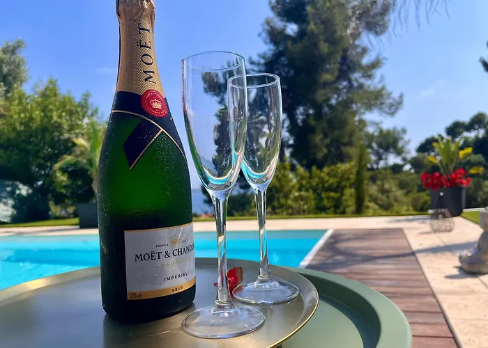 Kalliope - Vue - Piscine - New Villa Hyères